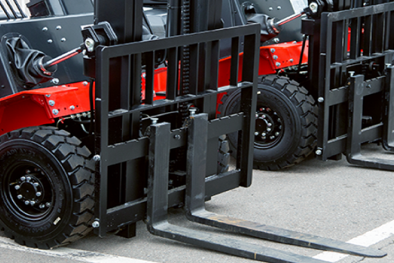 Nieuwe rode vorkheftrucks Nieuwe rode vorkheftrucks